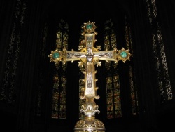 Kreuz zur Festzeit in St. Anfreas, Köln